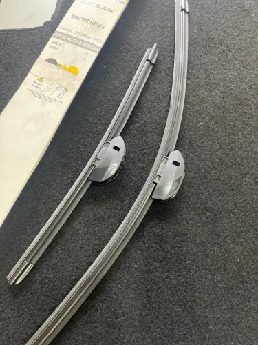 Palhetas do limpador de pára-brisa  versa 2012 em diante.