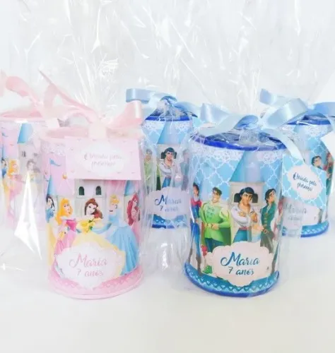 Lembranças personalizadas ?cofres, centro de mesa, convites e outros?