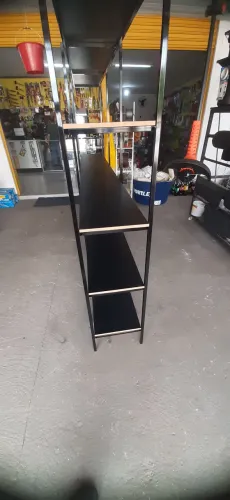 Prateleira de metalon,tampo em mdf