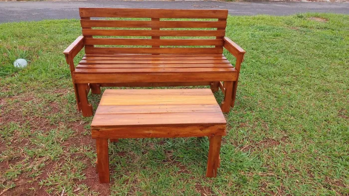 Banco triplo + mesa de centro (por encomenda)