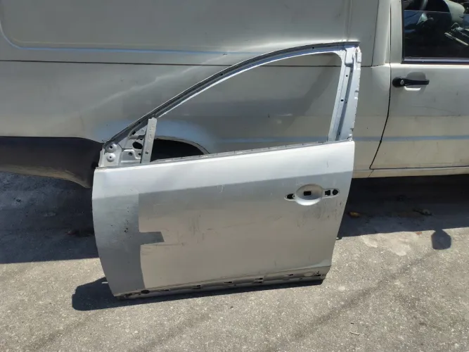 Porta dianteira esquerda Renault Fluenc 2010 a 2018 original c recuperação