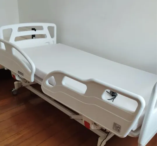 Cama hospitalar motorizada (ESTADO DE NOVA)