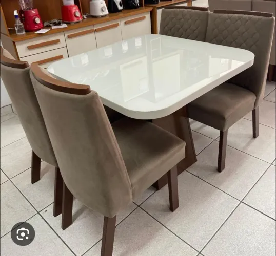 Mesa de jantar laqueada nova 4 cadeiras acolchoadas comprada a pouco meses na loja andrand