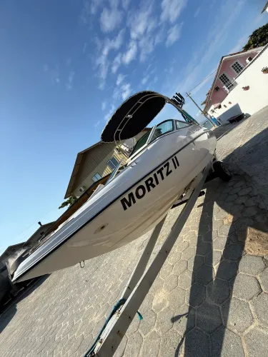 Lancha TROCO POR CARRO