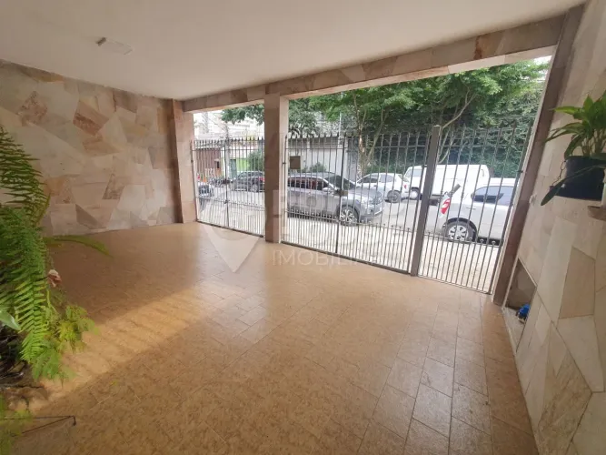 Casa térrea, 3 dormitórios + 5 casas independentes nos fundos; próximo ao metrô