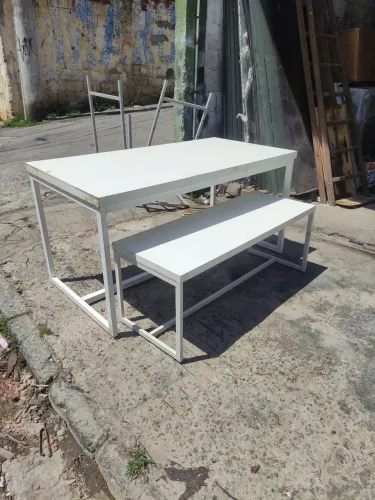 Mesa expositora loja roupas
