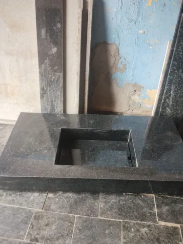 Pia esculpida de preto são Gabriel 