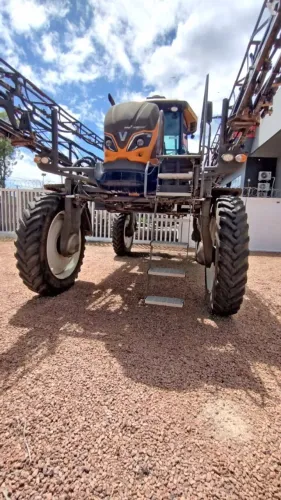 Pulverizador Valtra BS2225H seminovo ano 2022