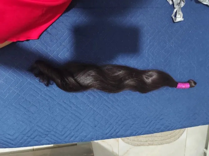 Cabelo humano liso ondulado 100 gramas.