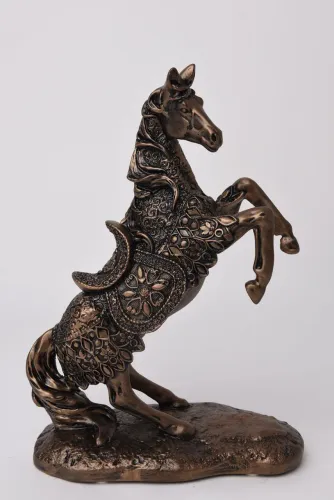 Linda Escultura de Cavalo cor de Bronze