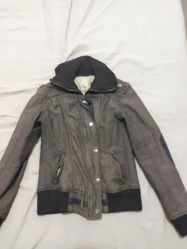 Casaco feminino tipo jaqueta marca berska bem quente comprado europa para frio europeu