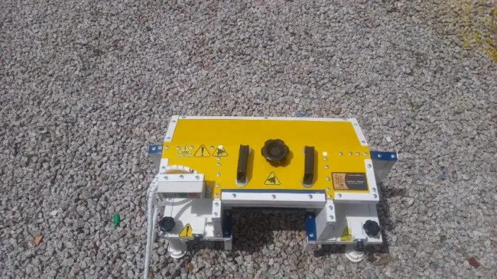 Maquina retirar película coco seco marrom