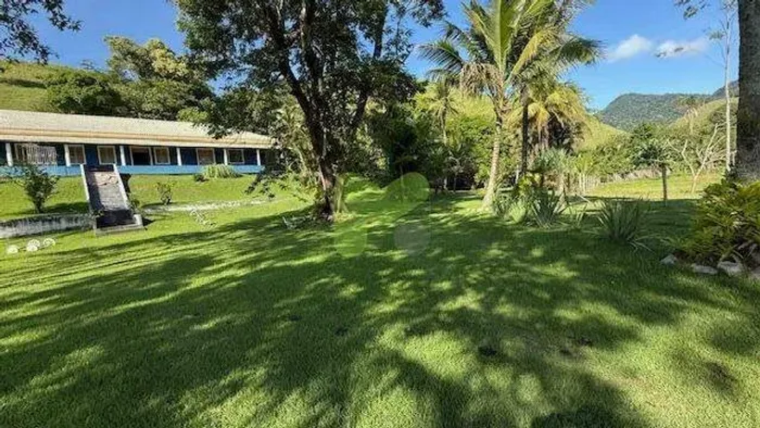 Vende-se Sítio Exclusivo com Casa Histórica e Infraestrutura Completa!