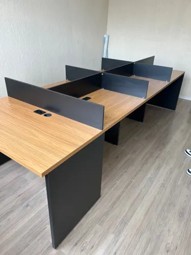 Mesa para escritório com divisórias - Excelente estado