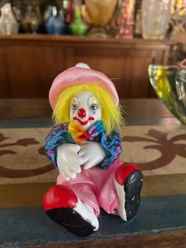 Lindo palhacinho de porcelana antigo