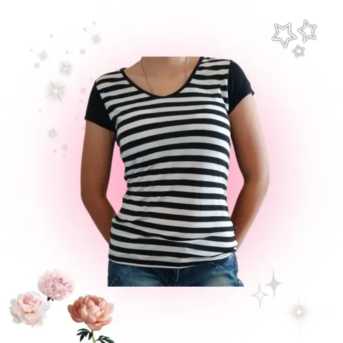 Blusa listrada com abertura nas costas