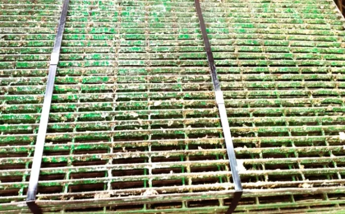 GRADIL VERDE PARA PISO OU PASSARELA