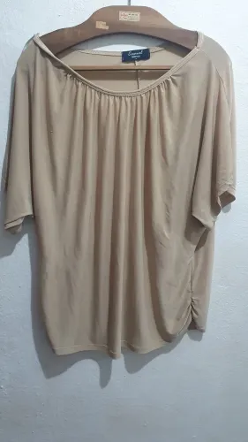 Blusa Bege Soltinha com Detalhes