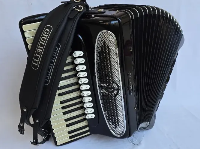 Acordeon 120 baixos Giulietti F115 Polifônica