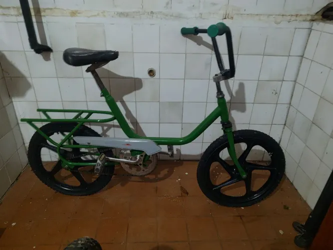 Projeto Monareta customizada, faltando os freios 