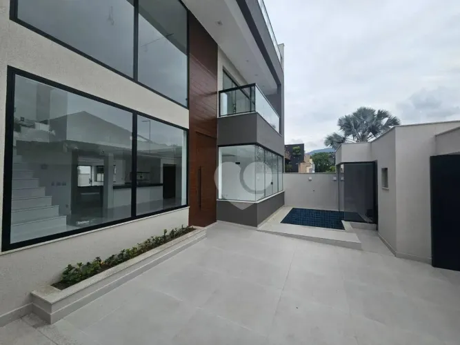 Condomínio Bothanica Nature - Casa Triplex em projeto Contemporâneo e recém construída de