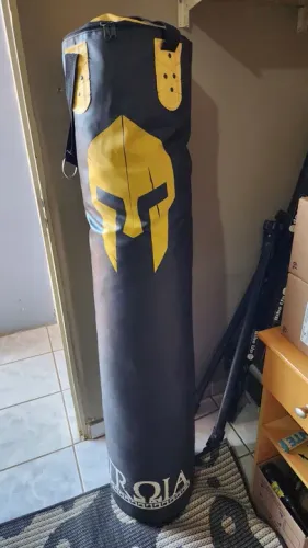 Saco de Pancada + Equipamentos com suporte.