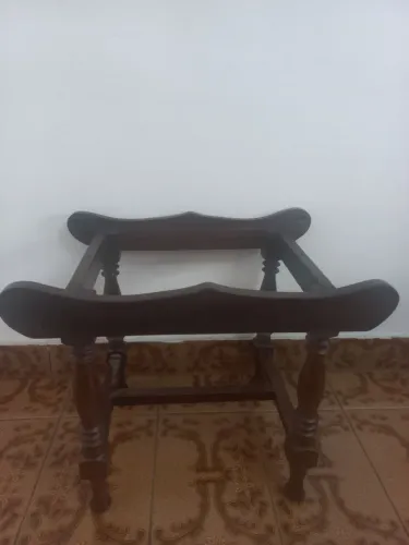 Mesinha antiga madeira sem tampo 