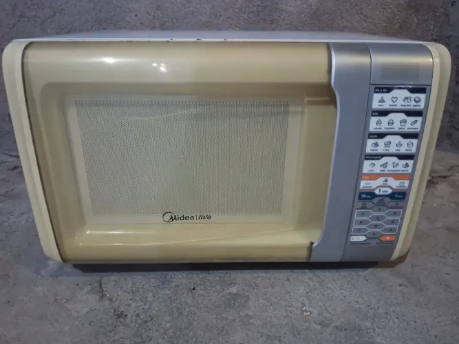 Micro-ondas Midea Liva - Vendo/Usado/Semi-Novo - Ótimo Estado!<br>