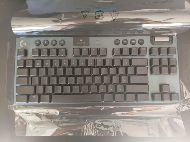 Teclado mecânico Logitech G915 TKL Gamer