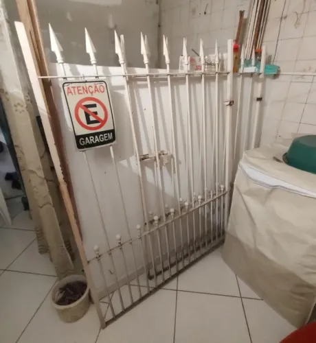 Portão de Garagem de Ferro com Design Clássico