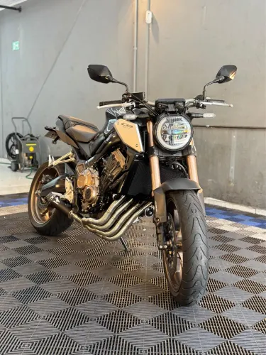Honda CB650R - 2022/2022 - 17.500 km