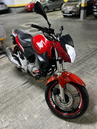 CB 300 Vermelha (Impecável) Nada a fazer