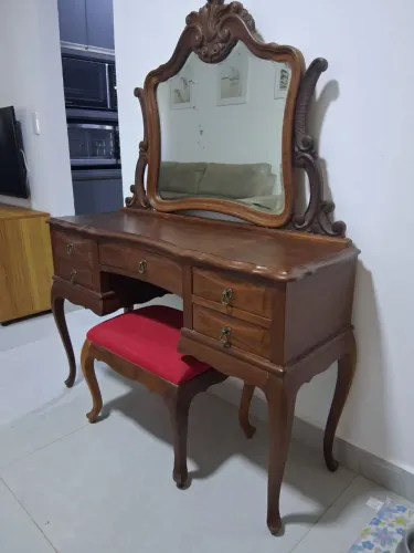 Penteadeira Antiga de Madeira maciça imbuia. EXCELENTE ESTADO DE CONSERVAÇÃO!