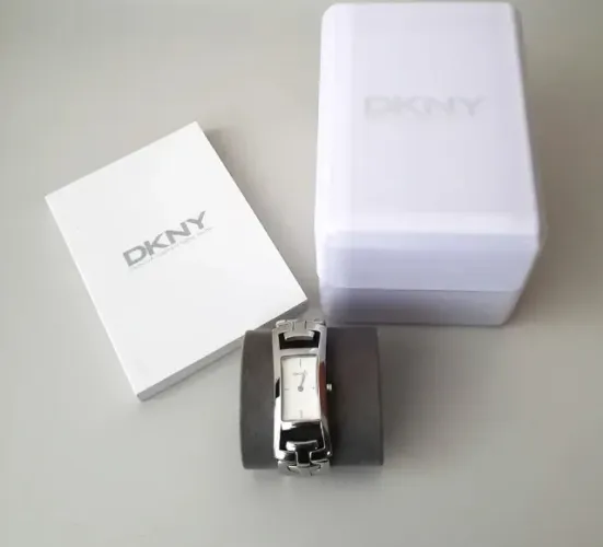 Relógio Dkny Feminino Pulseira Metálica Analógico Prateado