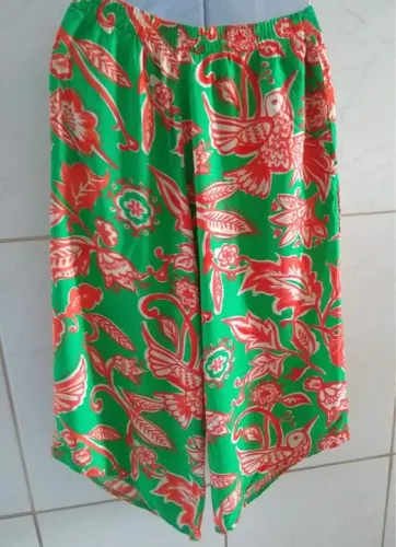 Calça curta modelo pantacourt (M)