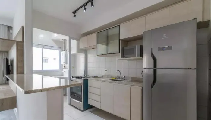 Apartamento mobiliado em Alphaville centro 51m 1 suite 1 vg 4.490 cond. 640