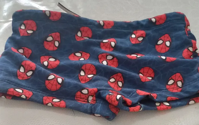 Sunga de homem aranha azul é vermelho tamanho 4 anos