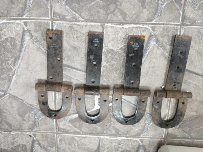 Dobradiças para porteira.