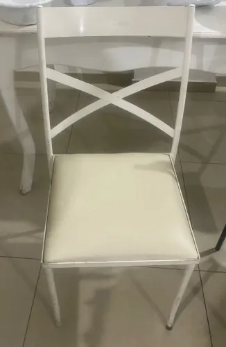 Cadeira de ferro para festa branca 