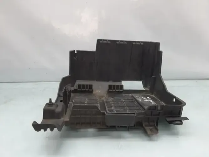 Suporte Bateria Renault Megane 2008 V1146 detalhe