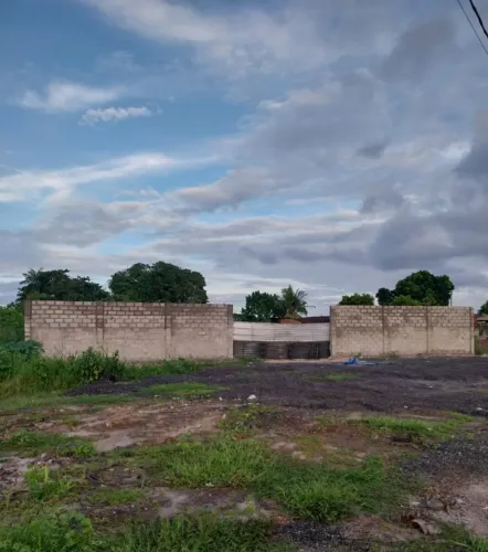 Terreno beira de pista