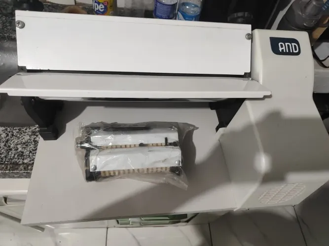 Cilindro de pizza e macarrão elétrico em perfeito estado funcionando perfeitamente
