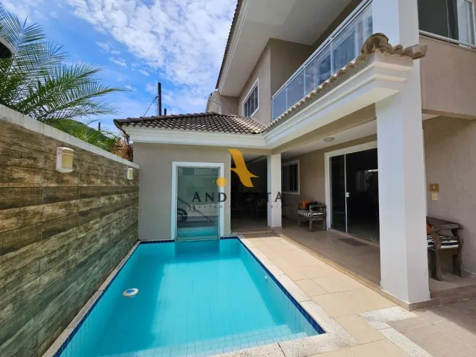 Venda e Aluguel de Casa em Condomínio com 4 quarto(s), 4 suíte(s), 300 m², por aluguel de