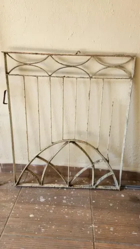 Grande de ferro/ Janela 0,83x0,98