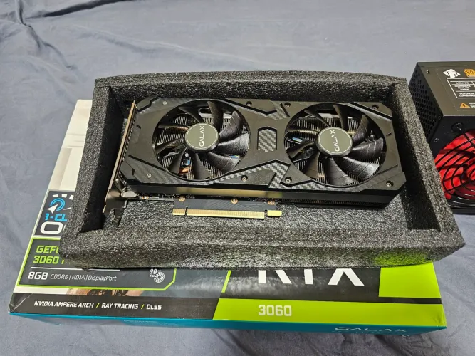 Vendo RTX 3060 ( PRECISANDO DE REBALING) E FONTE TRONOS 500W( Fonte nova)