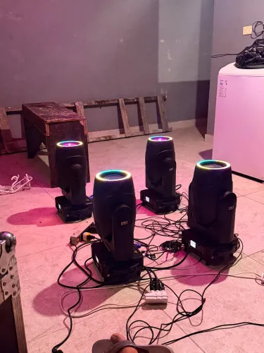 Muving Show Tech 9r 250w com borda + Mesa 
