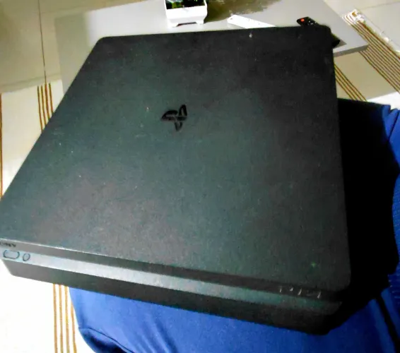 VENDO PS4 SLIM 1 T