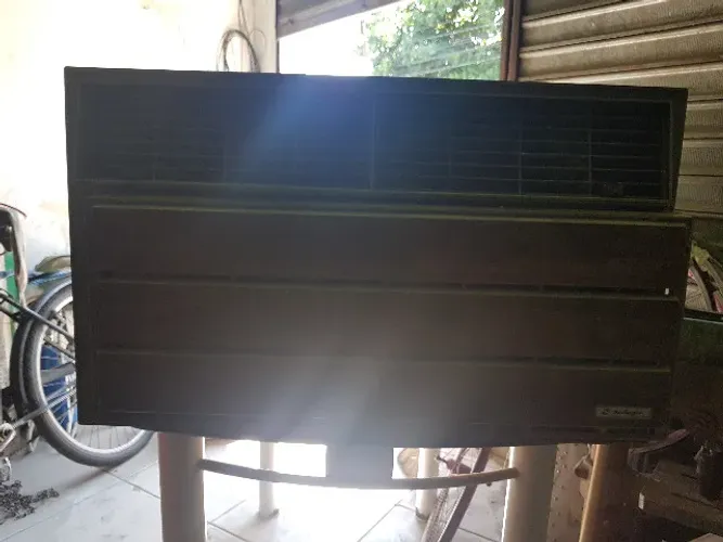 Dois Ar-condicionados Spriger de 10.000 BTUS; 110 Volts.