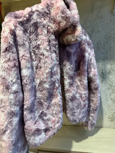 Casaco peludo usado 3x veste P adulto ou juvenil 60,00 Canoas