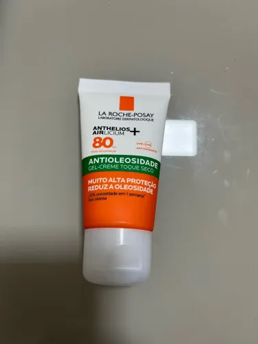 Protetor solar sem cor La Roche Antioleosidade
